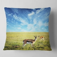 Dizajnerske antilope koje lutaju pod vedrim nebom - afrički tiskani jastuk-12.20