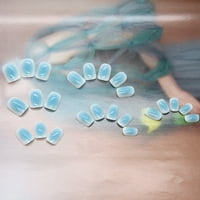 Gradijentni lažni nokti u nebesko plavoj boji Kratki lažni nokti za žene i djevojke